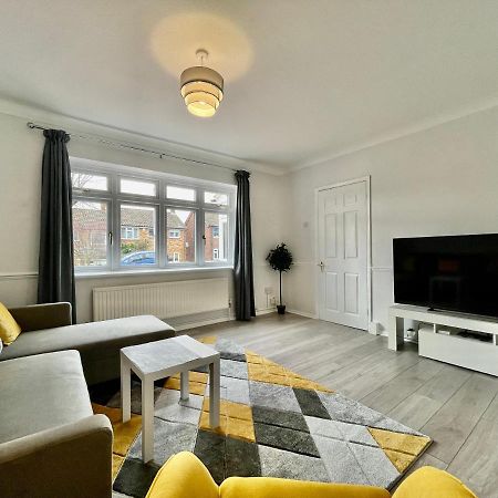 Stylish 3 Bed Chigwell Home With Free Parking Zewnętrze zdjęcie