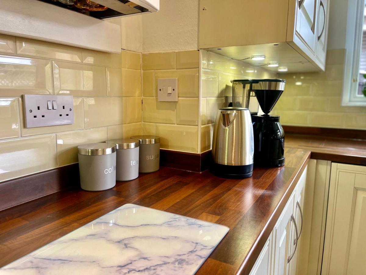 Stylish 3 Bed Chigwell Home With Free Parking Zewnętrze zdjęcie