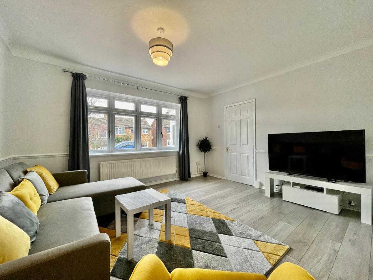Stylish 3 Bed Chigwell Home With Free Parking Zewnętrze zdjęcie