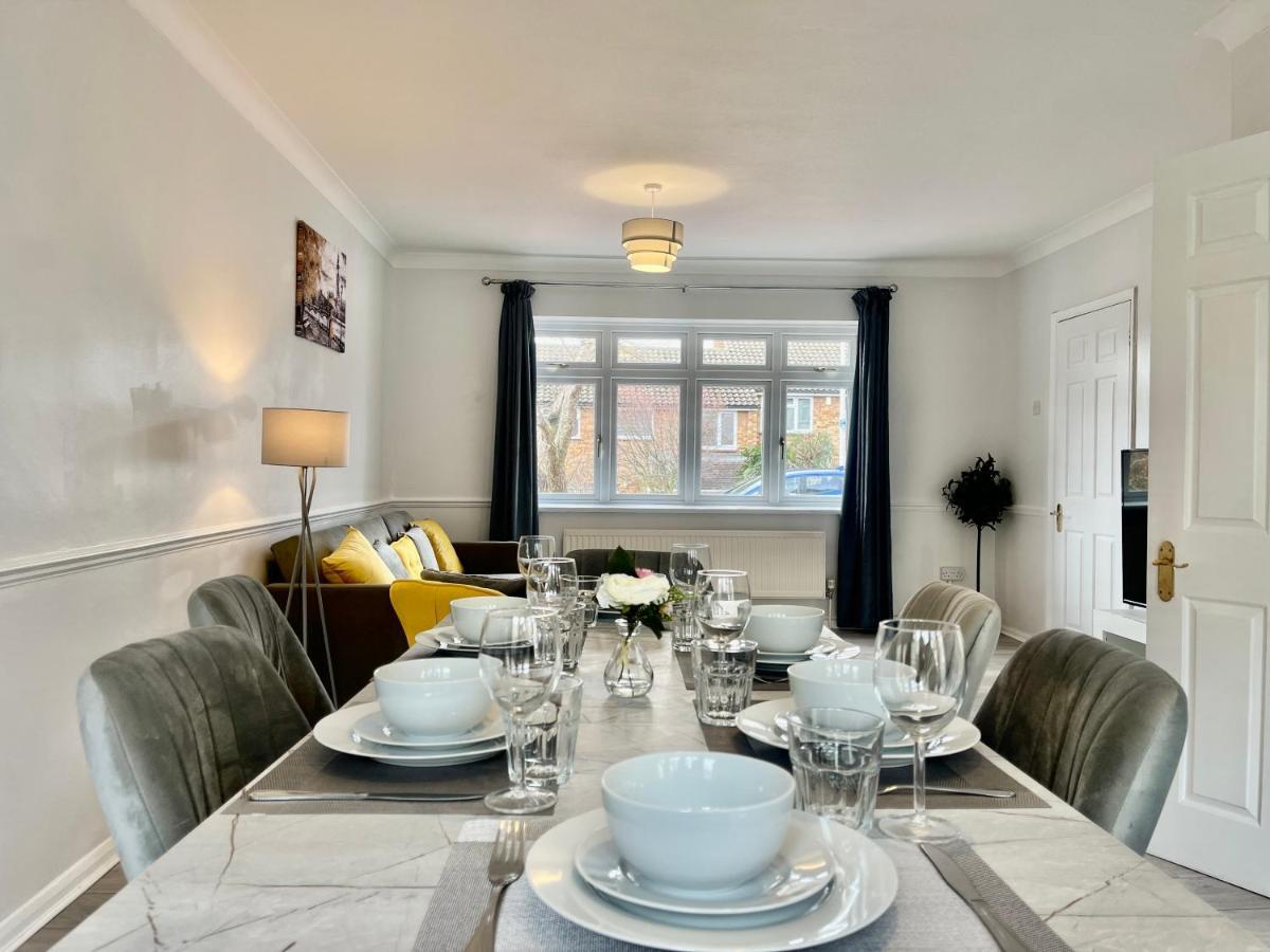 Stylish 3 Bed Chigwell Home With Free Parking Zewnętrze zdjęcie