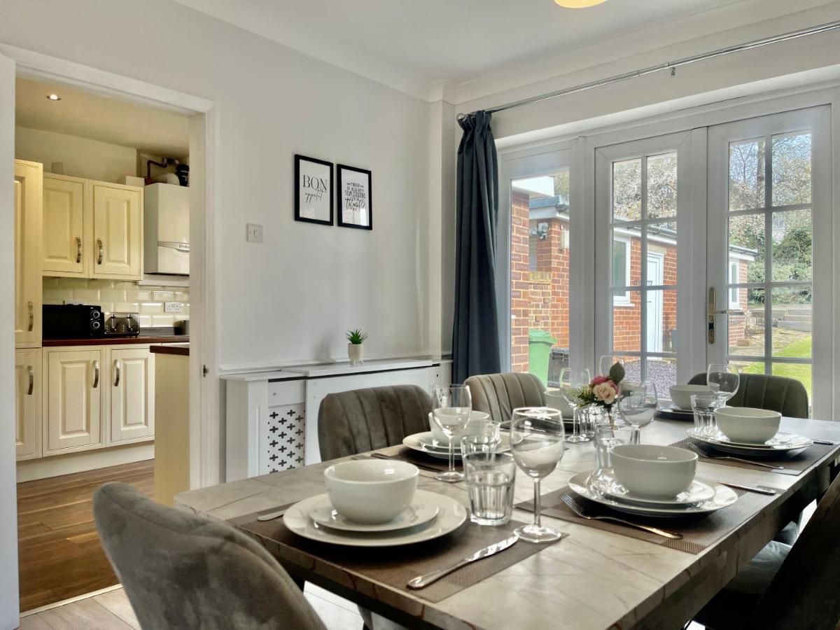 Stylish 3 Bed Chigwell Home With Free Parking Zewnętrze zdjęcie