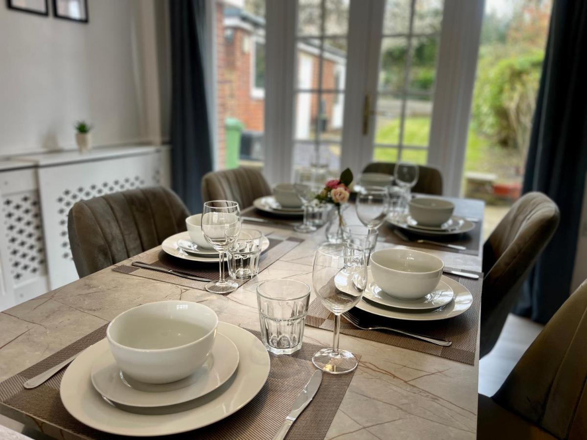 Stylish 3 Bed Chigwell Home With Free Parking Zewnętrze zdjęcie