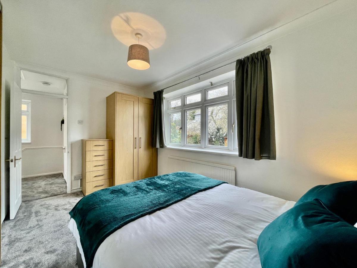 Stylish 3 Bed Chigwell Home With Free Parking Zewnętrze zdjęcie