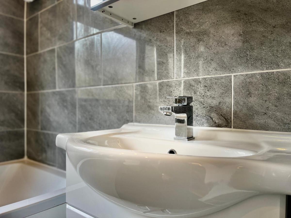 Stylish 3 Bed Chigwell Home With Free Parking Zewnętrze zdjęcie