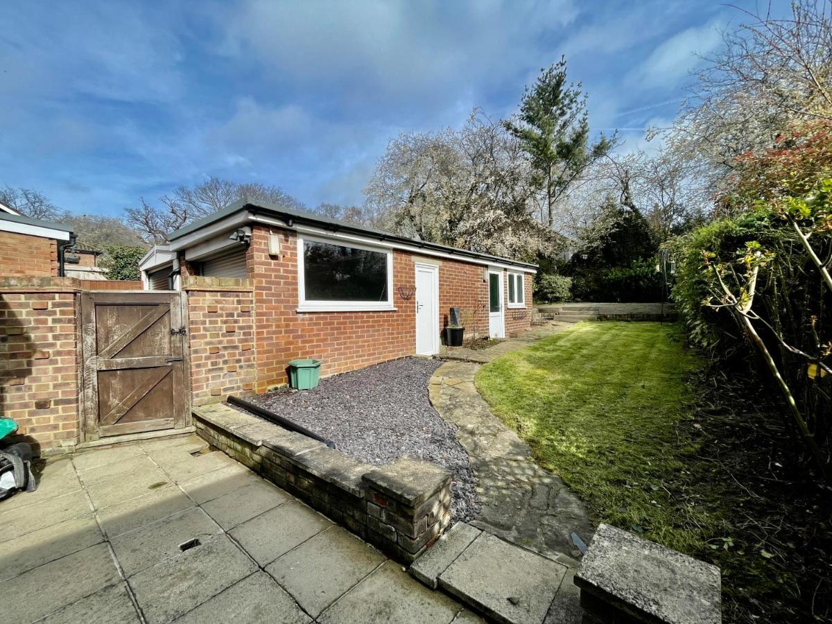 Stylish 3 Bed Chigwell Home With Free Parking Zewnętrze zdjęcie