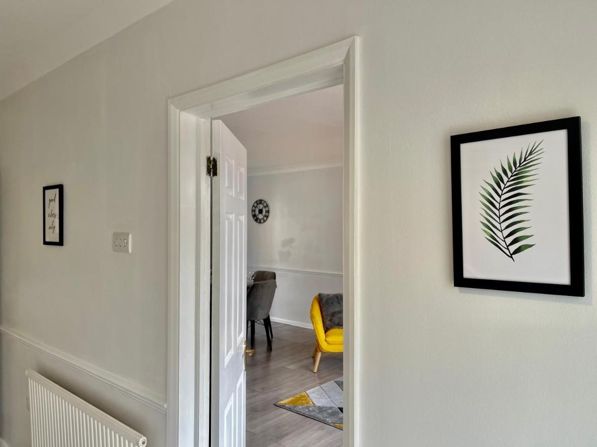 Stylish 3 Bed Chigwell Home With Free Parking Zewnętrze zdjęcie